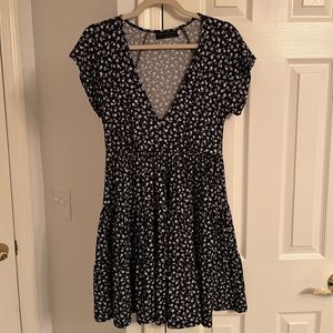COPY - URBAN OUTFITTERS BLACK AND WHITE FLOWER PRINT FLOWY DRESS